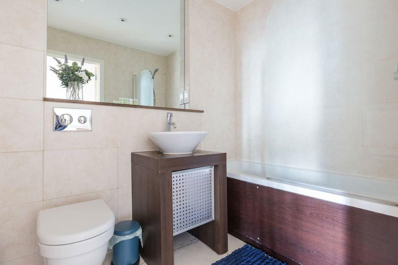 Modern 1 Bedroom Apartment In E1 With Great Views London Eksteriør billede