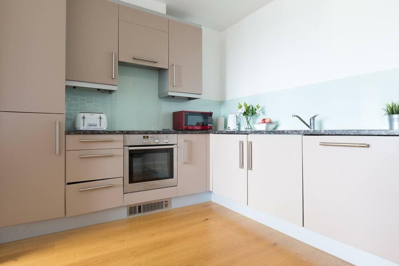 Modern 1 Bedroom Apartment In E1 With Great Views London Eksteriør billede