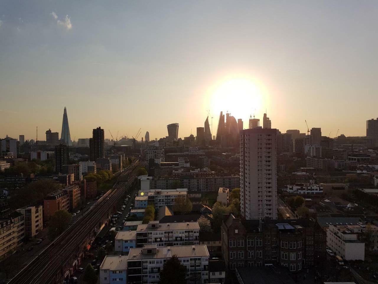 Modern 1 Bedroom Apartment In E1 With Great Views London Eksteriør billede